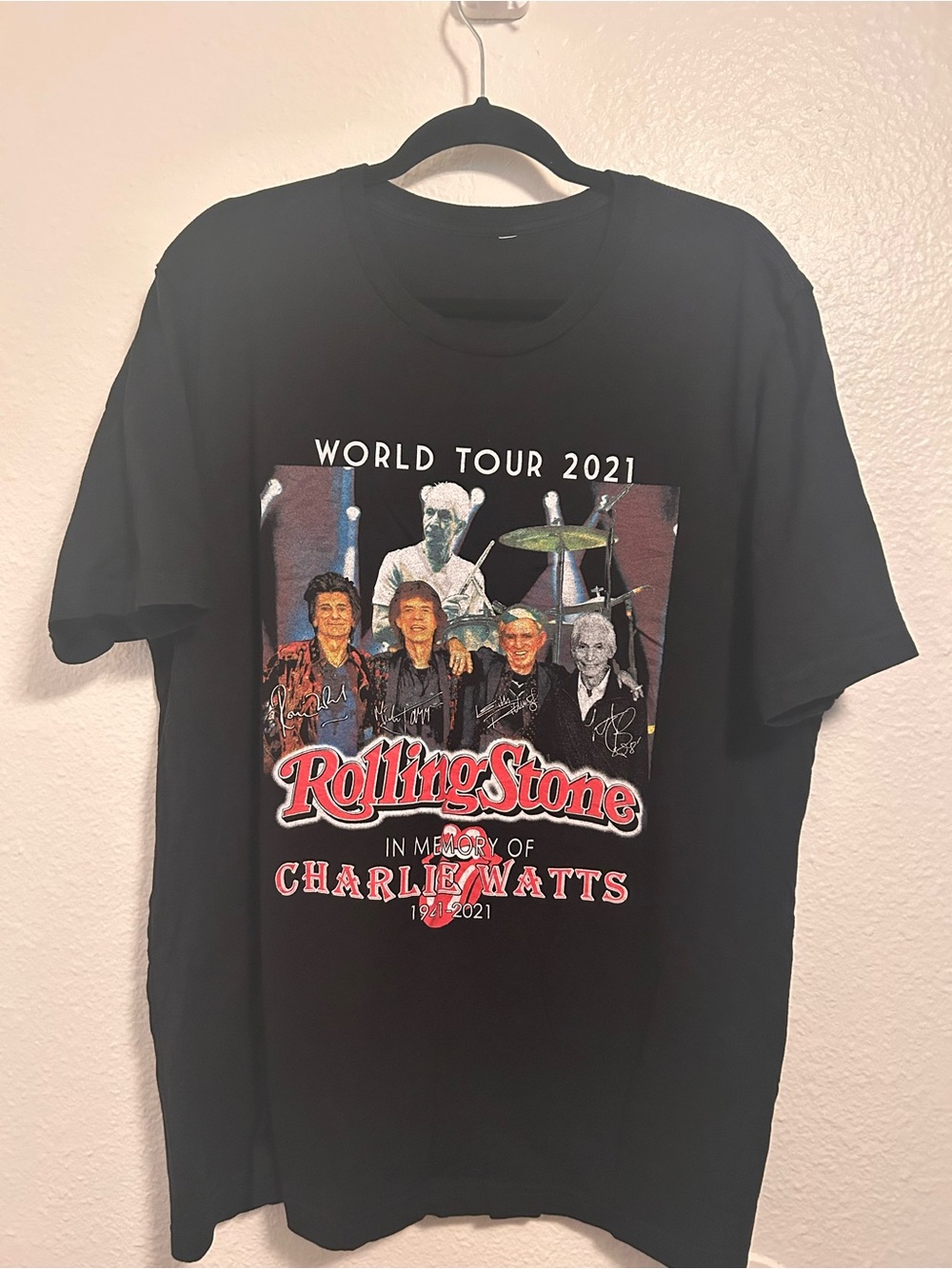 the Rolling Stones Black Graphic 'World Tour 2021' Tribute Tee